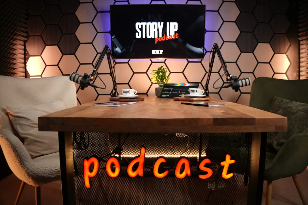 Mikrofóny RØDE PodMic v podcast štúdiu CREATE UP Prešov - profesionálna technika pre nahrávanie podcastov